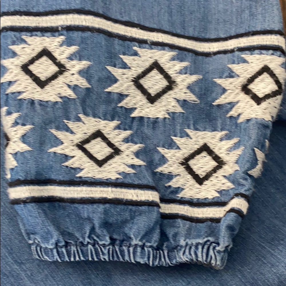 Given Kale 100% Cotton Chambray Embroidered Top - Picture 2 of 9